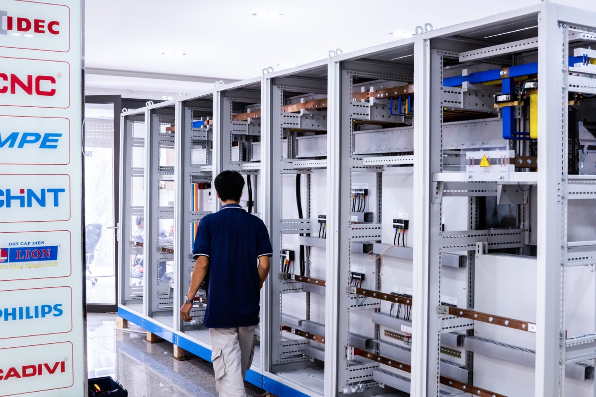 Cửa hàng thiết bị điện công nghiệp Sài Gòn